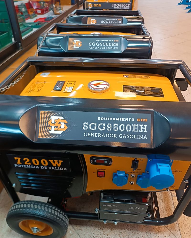 Generador a gasolina SDS SGG9500EH de 7.200 W en exhibición en ALCES